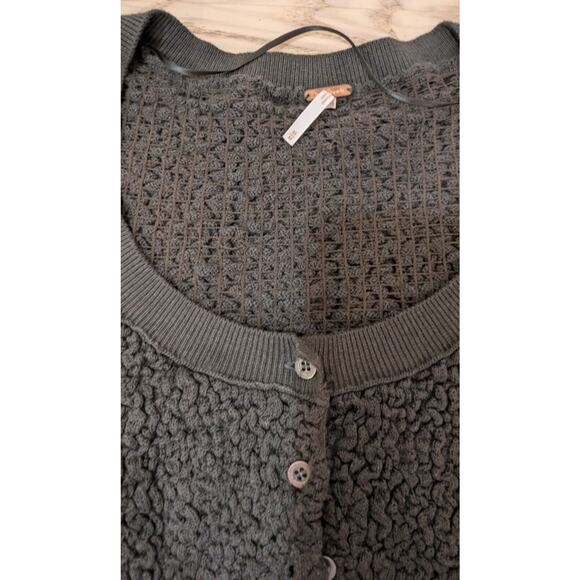 Free People Waffle Cropped Cardigan Ruched Grey Sweater‎ Medium Raven Feather - Picture 3 of 4
